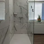 Domen's Cozy アパート クラーニ