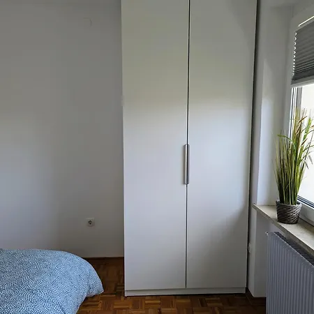 Daire Domen's Cozy
