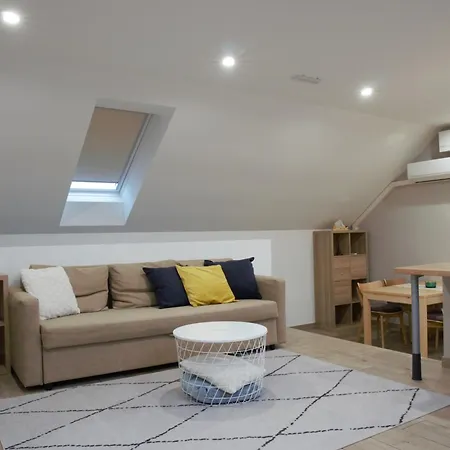 Daire Domen's Cozy *